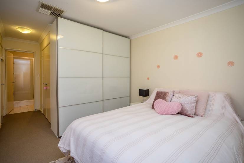 4/14 Godwit Street, QUEENS PARK, WA 6107 AUS