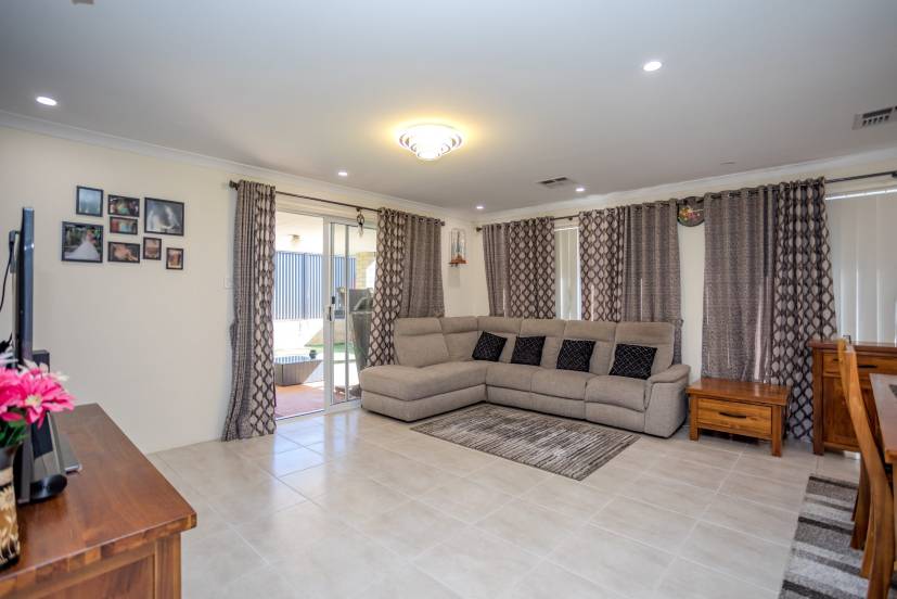 16 Solaris Street, WELLARD, WA 6170 AUS