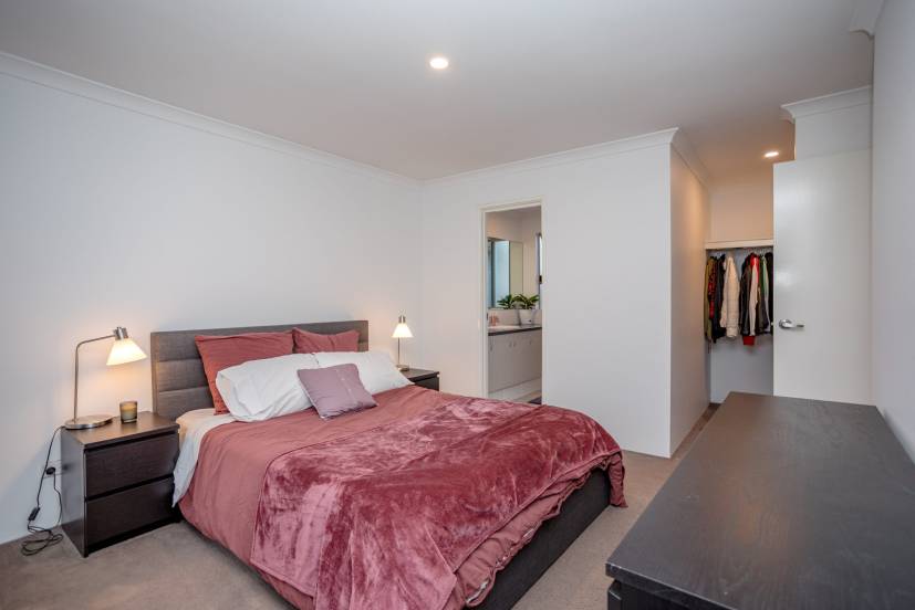 3 Oriel Lane, PIARA WATERS, WA 6112 AUS