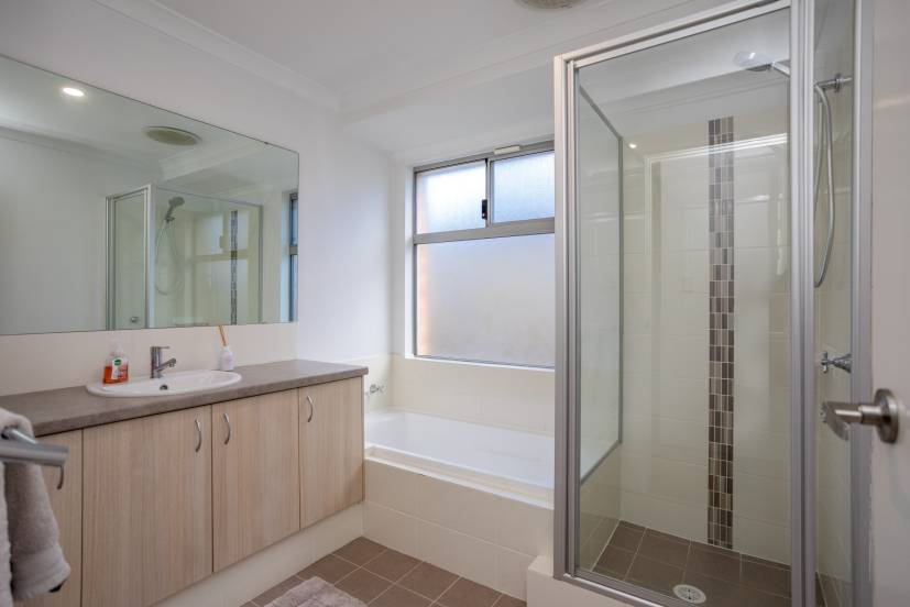 3 Oriel Lane, PIARA WATERS, WA 6112 AUS