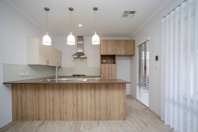 4 Vigneta Place, KELMSCOTT, WA 6111 AUS
