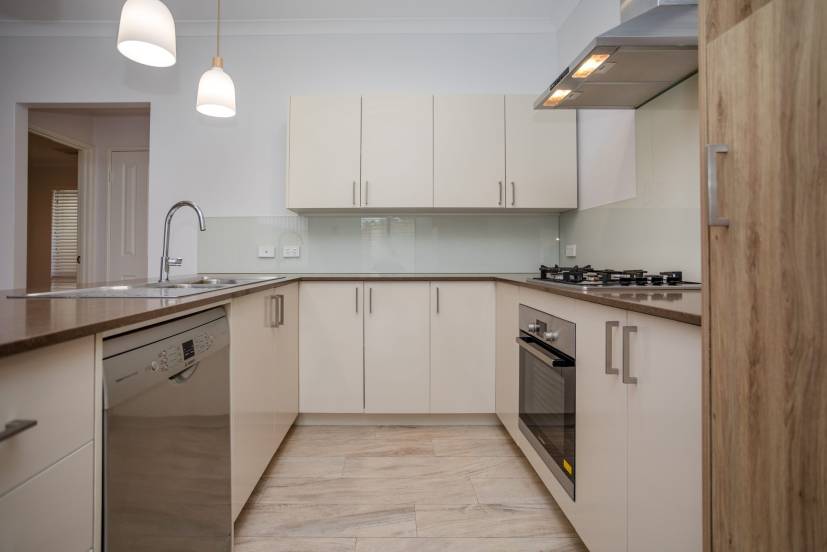 4 Vigneta Place, KELMSCOTT, WA 6111 AUS