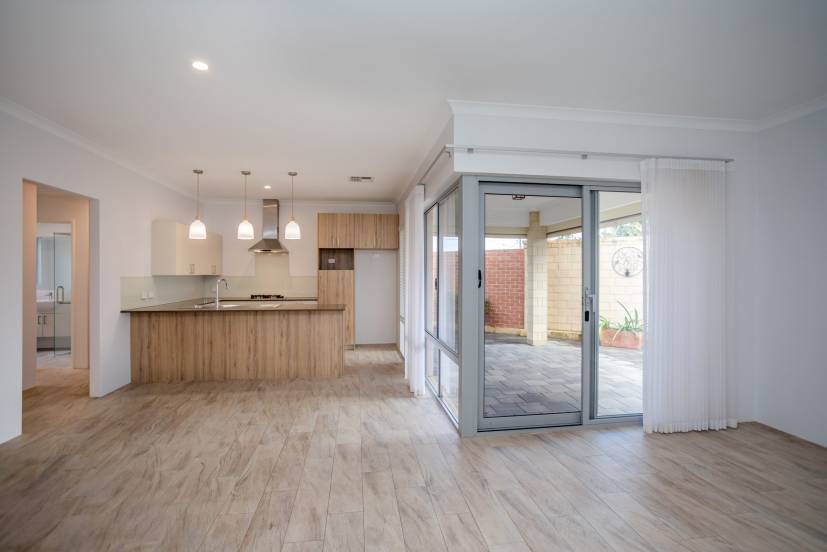 4 Vigneta Place, KELMSCOTT, WA 6111 AUS