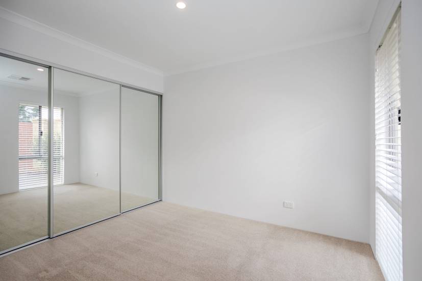 4 Vigneta Place, KELMSCOTT, WA 6111 AUS