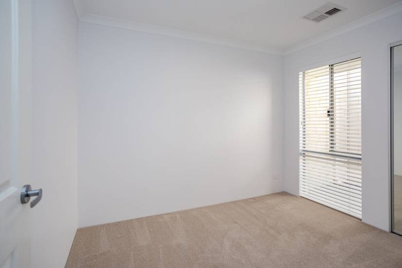 4 Vigneta Place, KELMSCOTT, WA 6111 AUS