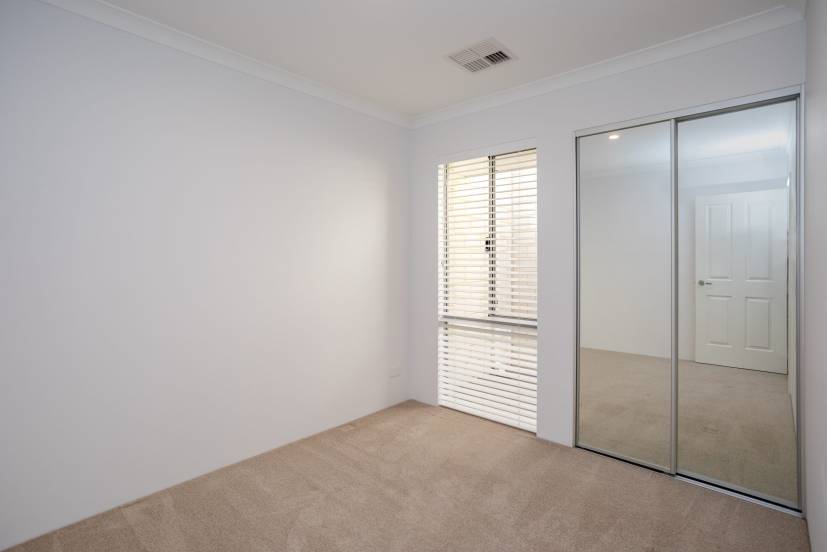 4 Vigneta Place, KELMSCOTT, WA 6111 AUS
