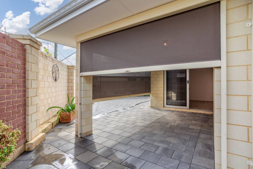 4 Vigneta Place, KELMSCOTT, WA 6111 AUS