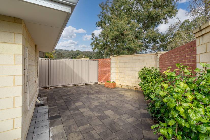 4 Vigneta Place, KELMSCOTT, WA 6111 AUS