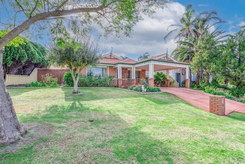 25 Treetop Circle, CANNING VALE, WA 6155 AUS