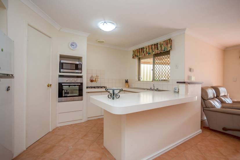 25 Treetop Circle, CANNING VALE, WA 6155 AUS
