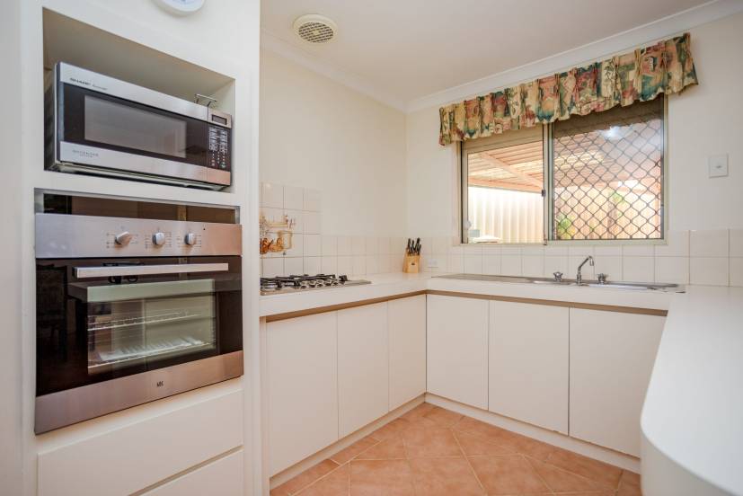 25 Treetop Circle, CANNING VALE, WA 6155 AUS