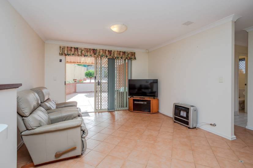 25 Treetop Circle, CANNING VALE, WA 6155 AUS