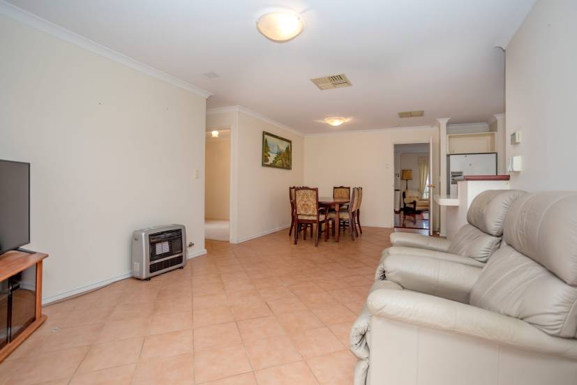 25 Treetop Circle, CANNING VALE, WA 6155 AUS