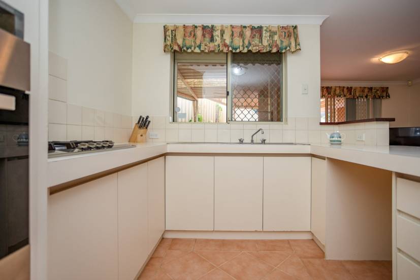 25 Treetop Circle, CANNING VALE, WA 6155 AUS
