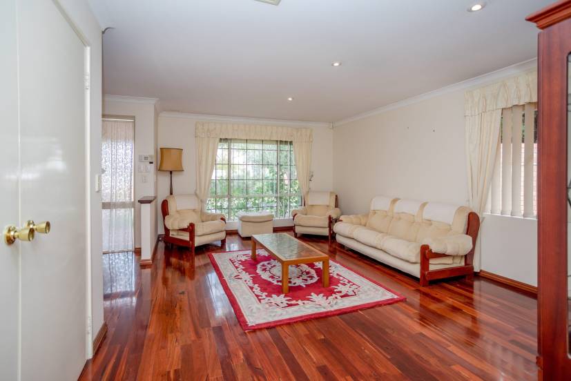 25 Treetop Circle, CANNING VALE, WA 6155 AUS