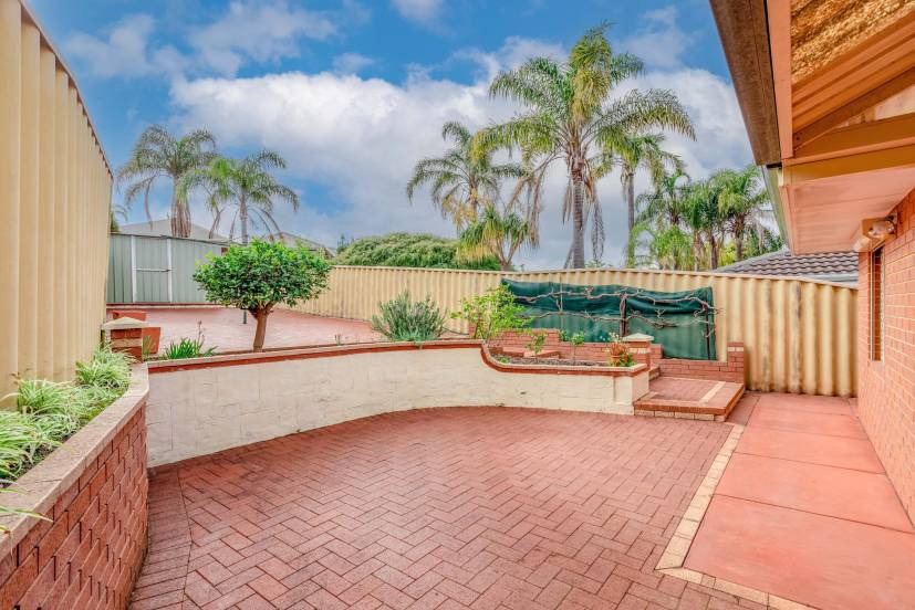 25 Treetop Circle, CANNING VALE, WA 6155 AUS