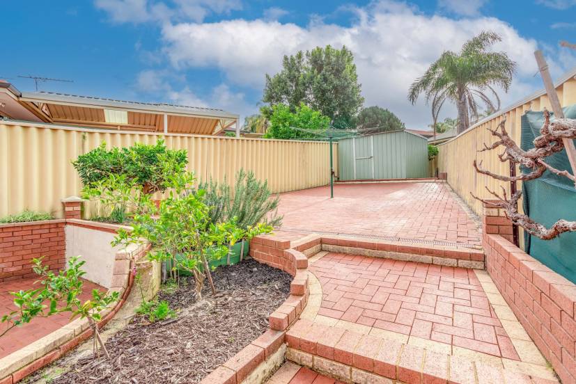 25 Treetop Circle, CANNING VALE, WA 6155 AUS