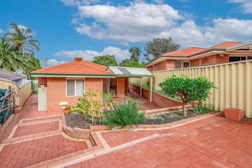 25 Treetop Circle, CANNING VALE, WA 6155 AUS