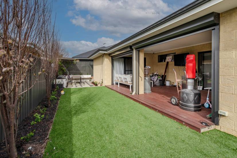 14 Hyacinth Drive, PIARA WATERS, WA 6112 AUS
