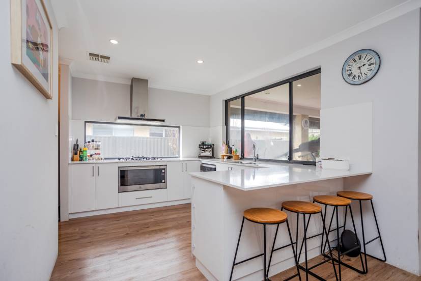 14 Hyacinth Drive, PIARA WATERS, WA 6112 AUS