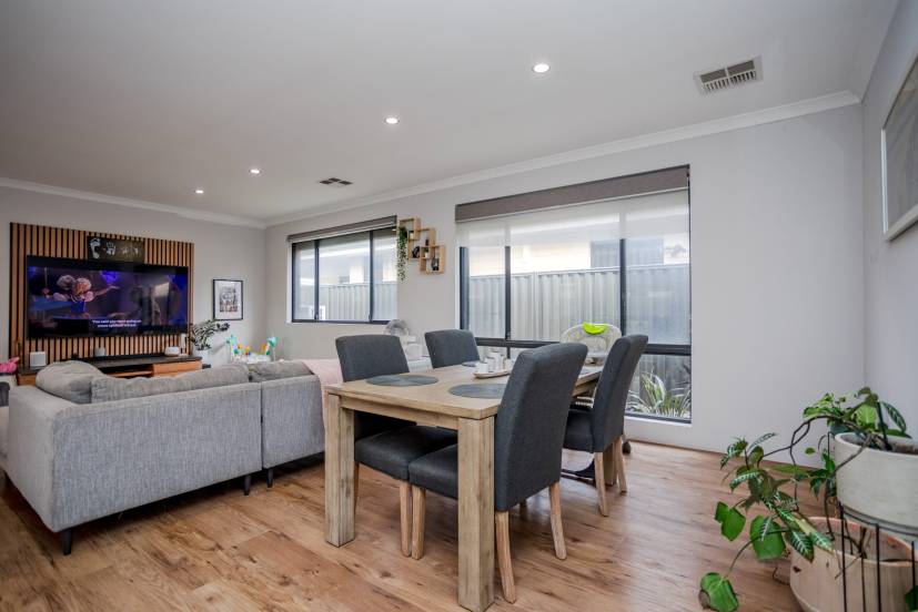 14 Hyacinth Drive, PIARA WATERS, WA 6112 AUS