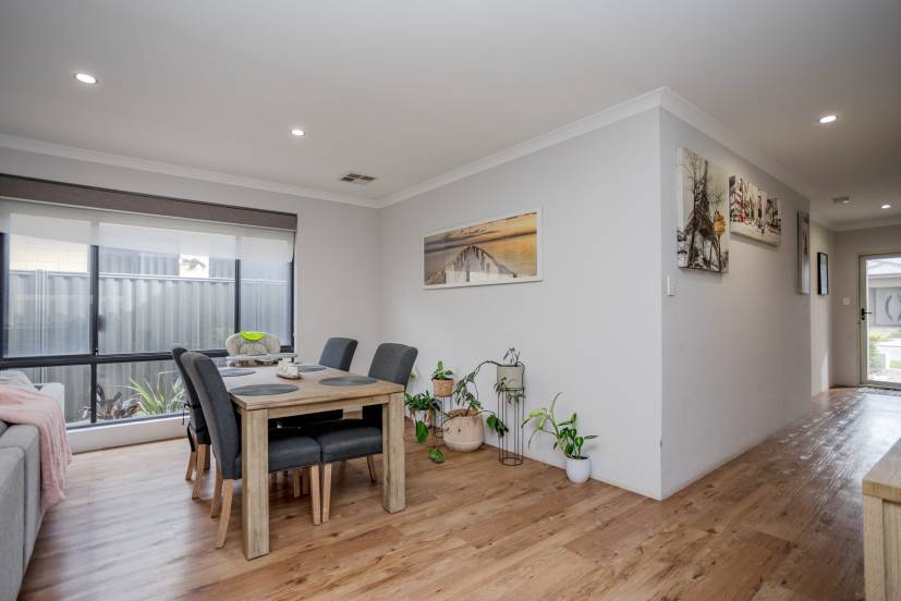 14 Hyacinth Drive, PIARA WATERS, WA 6112 AUS