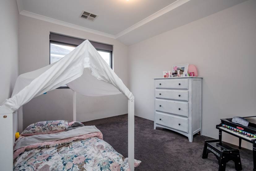 14 Hyacinth Drive, PIARA WATERS, WA 6112 AUS
