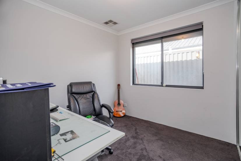 14 Hyacinth Drive, PIARA WATERS, WA 6112 AUS