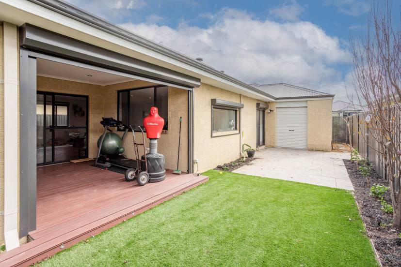 14 Hyacinth Drive, PIARA WATERS, WA 6112 AUS