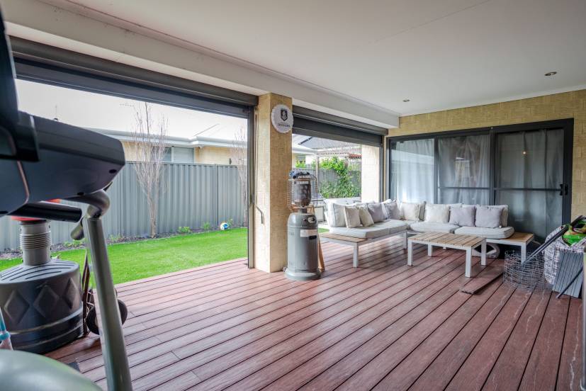 14 Hyacinth Drive, PIARA WATERS, WA 6112 AUS