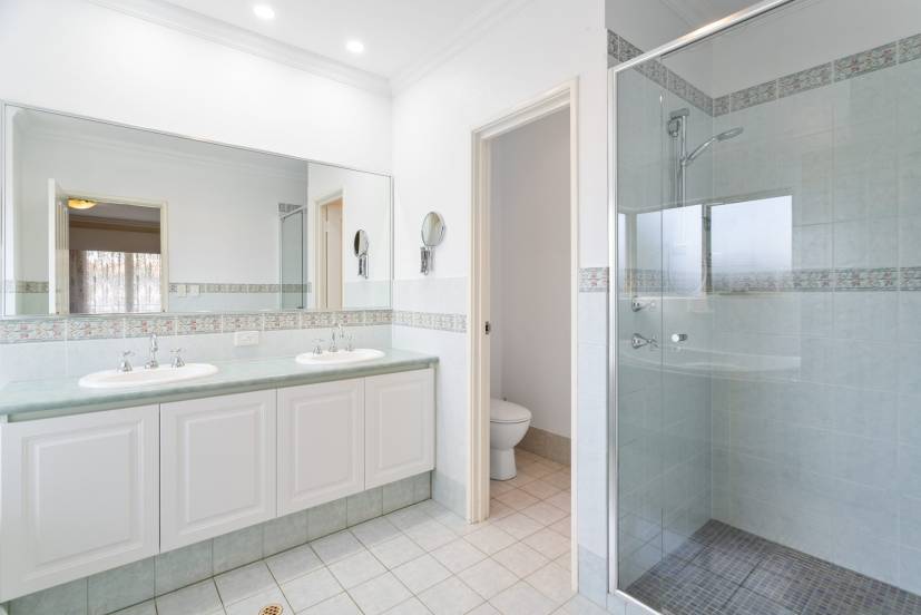 2 Waters Place, BEDFORDALE, WA 6112 AUS
