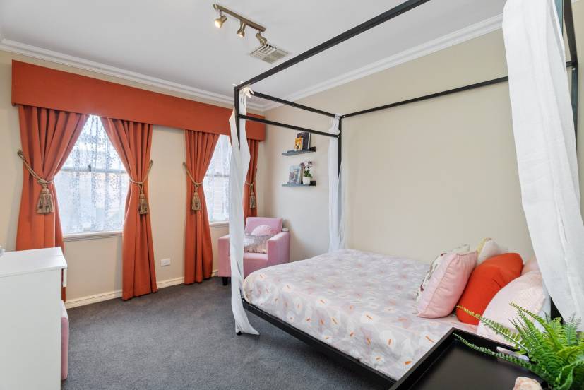 2 Waters Place, BEDFORDALE, WA 6112 AUS