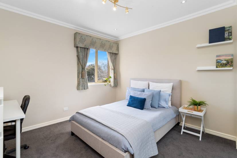2 Waters Place, BEDFORDALE, WA 6112 AUS