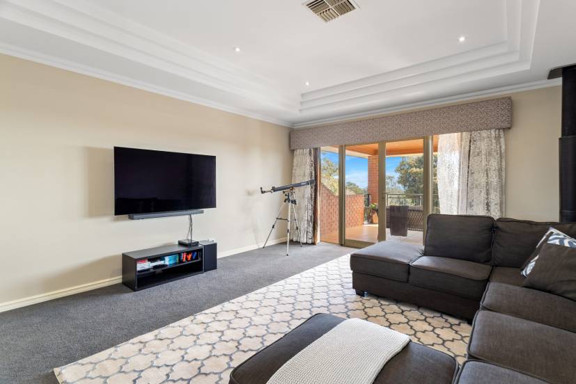 2 Waters Place, BEDFORDALE, WA 6112 AUS