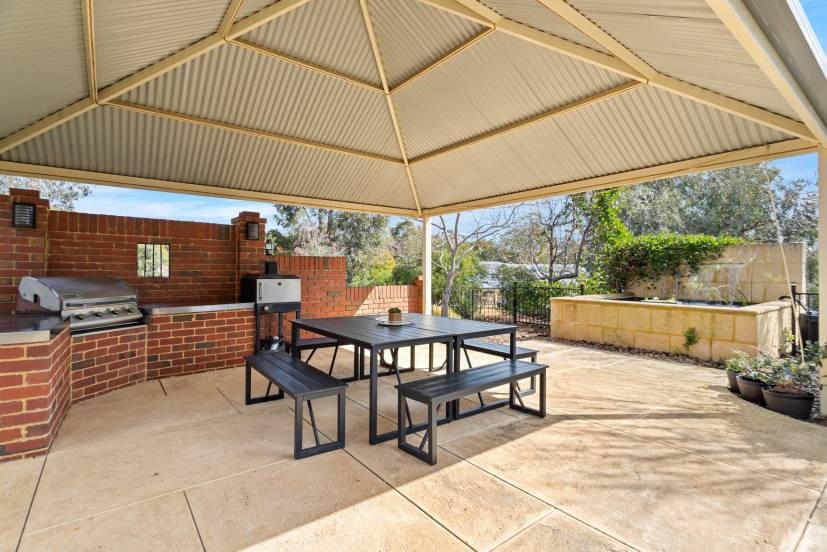 2 Waters Place, BEDFORDALE, WA 6112 AUS
