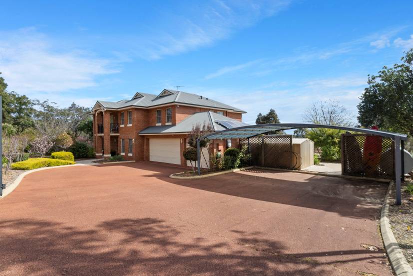 2 Waters Place, BEDFORDALE, WA 6112 AUS