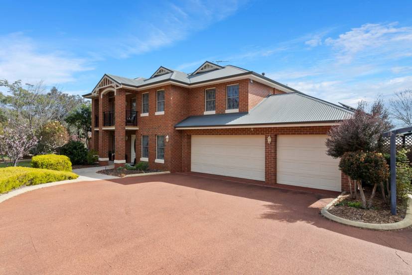 2 Waters Place, BEDFORDALE, WA 6112 AUS