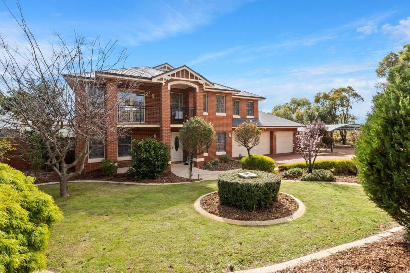 2 Waters Place, BEDFORDALE, WA 6112 AUS