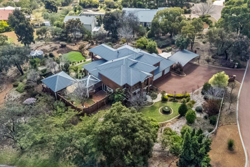 2 Waters Place, BEDFORDALE, WA 6112 AUS