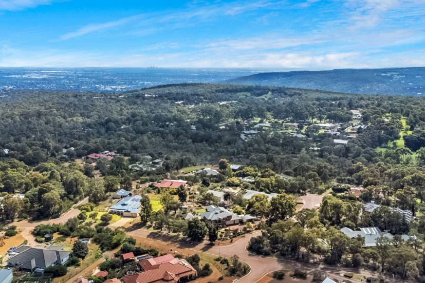 2 Waters Place, BEDFORDALE, WA 6112 AUS