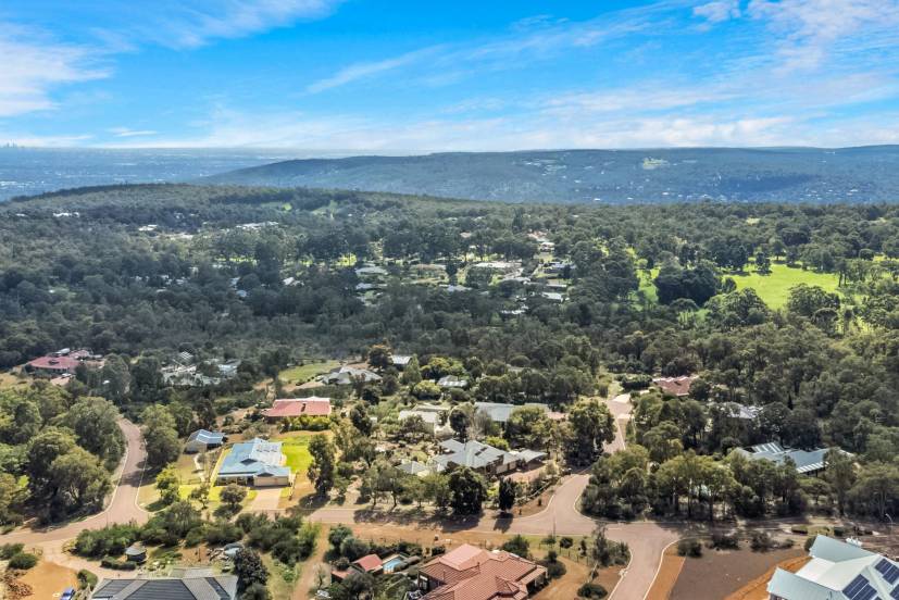 2 Waters Place, BEDFORDALE, WA 6112 AUS
