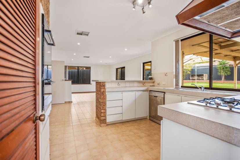 21 Hobley Way, SPEARWOOD, WA 6163 AUS