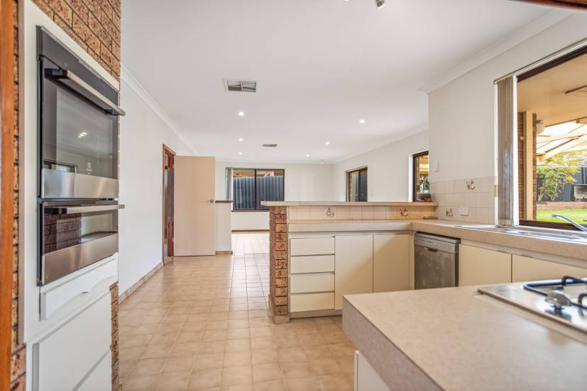 21 Hobley Way, SPEARWOOD, WA 6163 AUS