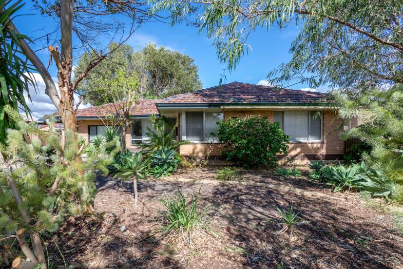 43 Hughenden Drive, THORNLIE, WA 6108 AUS