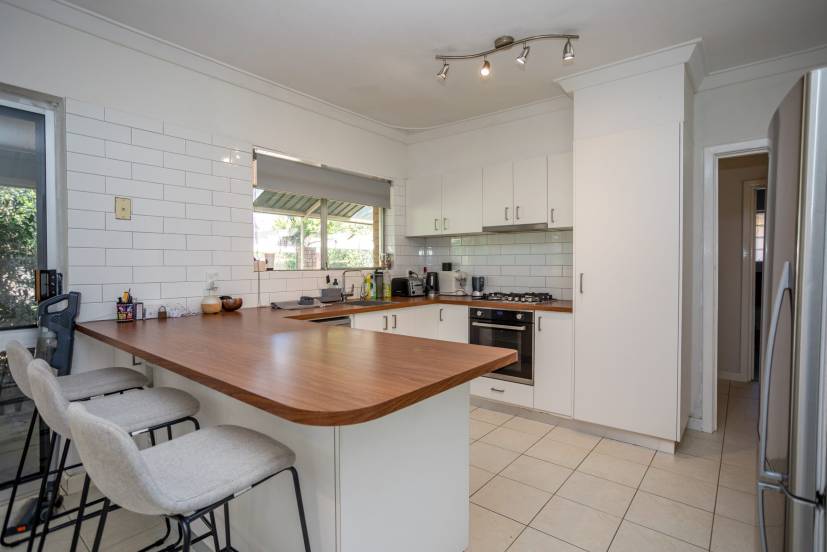 43 Hughenden Drive, THORNLIE, WA 6108 AUS