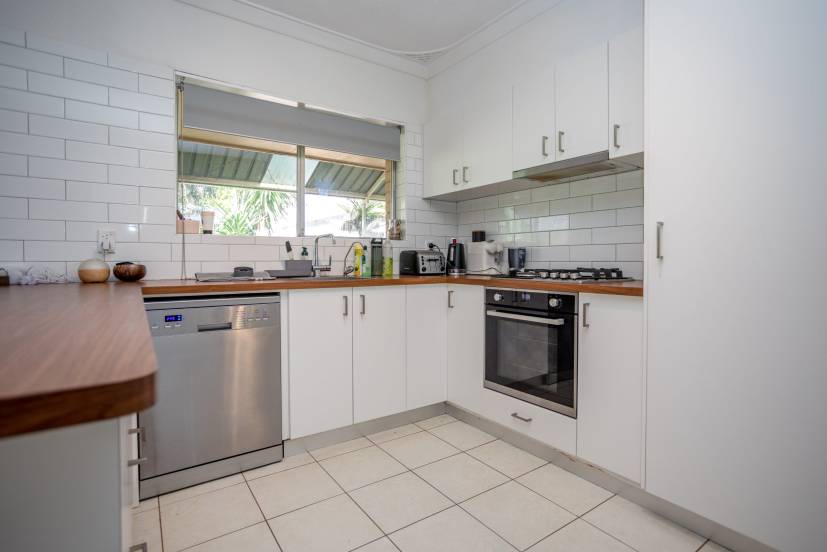 43 Hughenden Drive, THORNLIE, WA 6108 AUS