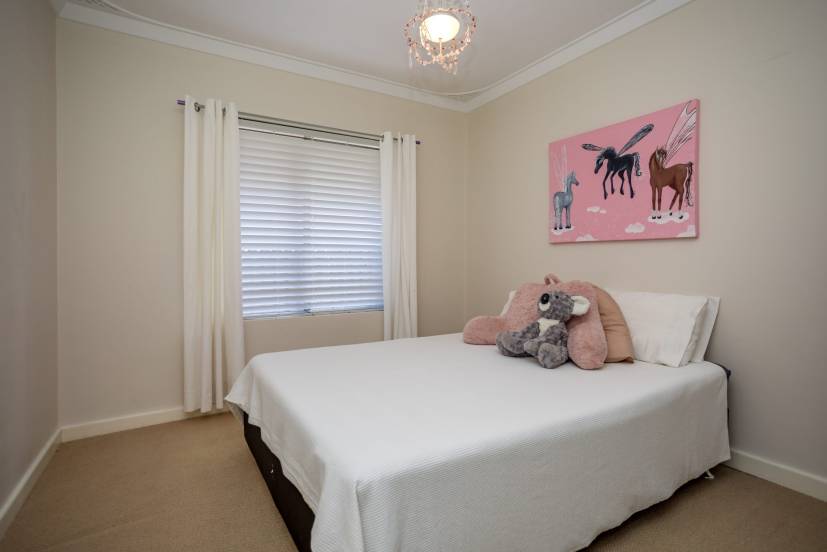43 Hughenden Drive, THORNLIE, WA 6108 AUS