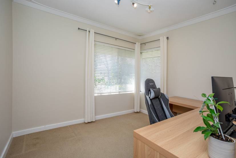 43 Hughenden Drive, THORNLIE, WA 6108 AUS