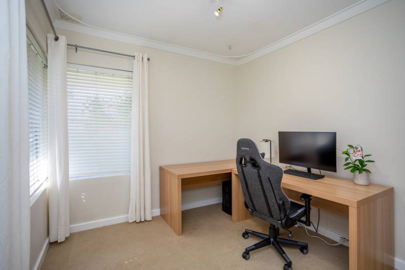 43 Hughenden Drive, THORNLIE, WA 6108 AUS