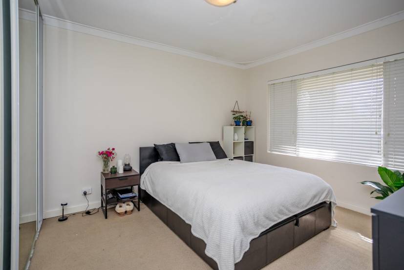 43 Hughenden Drive, THORNLIE, WA 6108 AUS